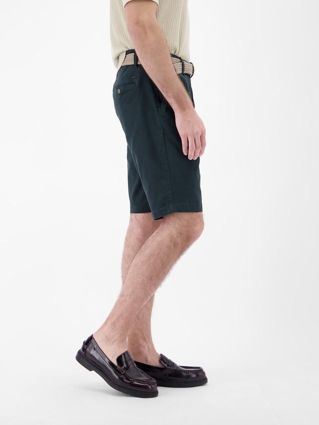 LERROS Chinoshorts »Bequeme Chino-Bermuda mit Gürtel und Minimalprint« Leichte Sommershorts aus 98% Baumwolle und 2% Elasthan, mit 4 Taschen