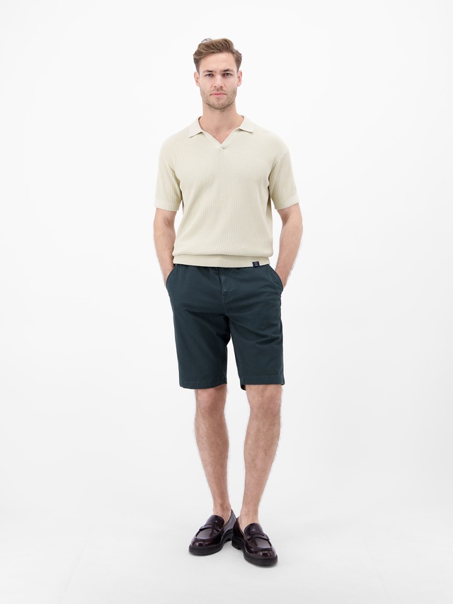 LERROS Chinoshorts »Bequeme Chino-Bermuda mit Gürtel und Minimalprint« Leichte Sommershorts aus 98% Baumwolle und 2% Elasthan, mit 4 Taschen