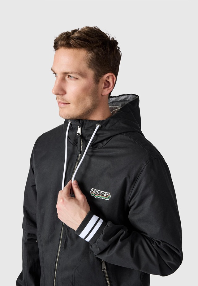 Ragwear Outdoorjacke »Stewan YOUMODO« mit Kapuze leichte Herren Übergangsjacke mitelastischen Bündchen