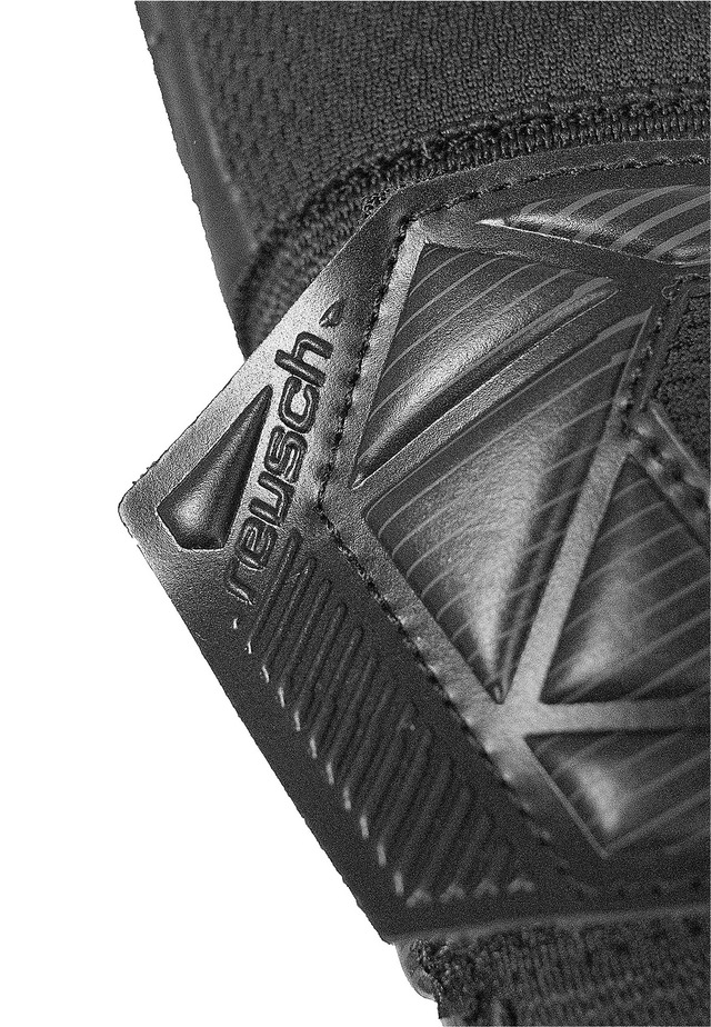 Reusch Torwarthandschuhe »Attrakt Infinity Evolution NC« mit atmungsaktiven Mesh-Einsätzen