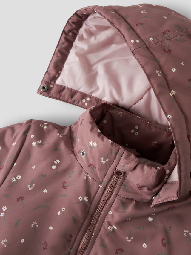 Name It Outdoorjacke »NMFMAXI JACKET PA AOP NOOS« mit Kapuze Kunstfaser, wasserabweisend, reflektierendes Detail