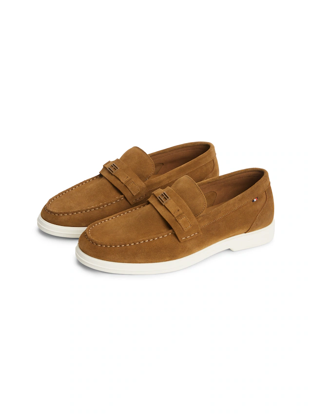 Tommy Hilfiger Loafer »LIGHT SUEDE FLAG HARDWARE LOAFER« Slipper, Schlupfschuh, mit modischem Zierriegel und Ziernähten