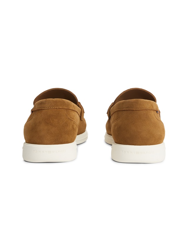 Tommy Hilfiger Loafer »LIGHT SUEDE FLAG HARDWARE LOAFER« Slipper, Schlupfschuh, mit modischem Zierriegel und Ziernähten