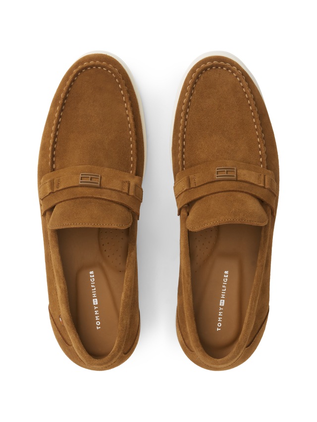 Tommy Hilfiger Loafer »LIGHT SUEDE FLAG HARDWARE LOAFER« Slipper, Schlupfschuh, mit modischem Zierriegel und Ziernähten