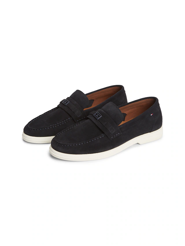 Tommy Hilfiger Loafer »LIGHT SUEDE FLAG HARDWARE LOAFER« Slipper, Schlupfschuh, mit modischem Zierriegel und Ziernähten