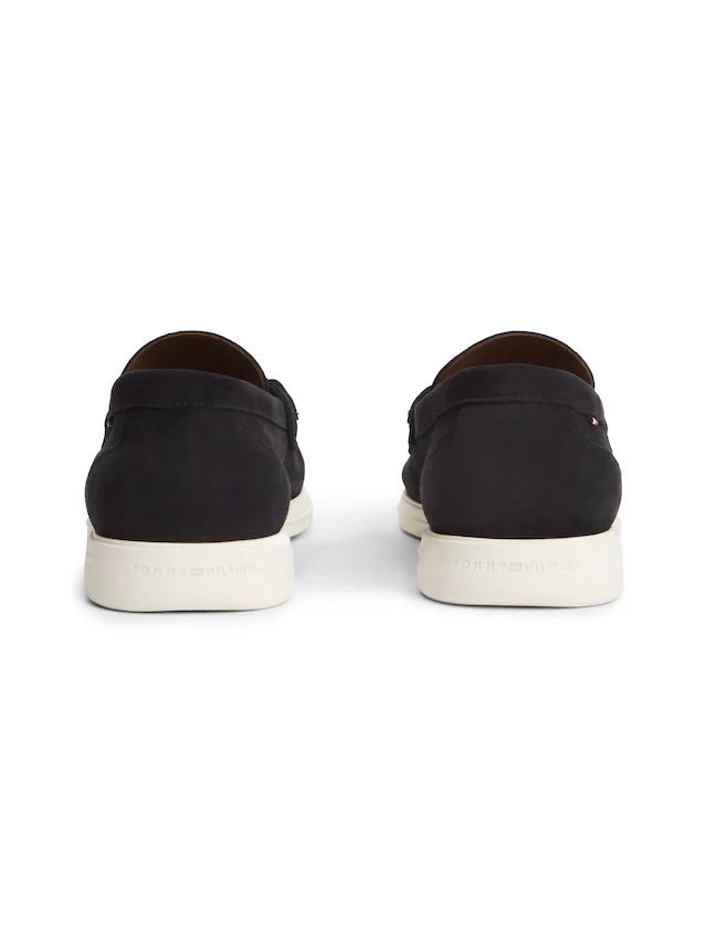 Tommy Hilfiger Loafer »LIGHT SUEDE FLAG HARDWARE LOAFER« Slipper, Schlupfschuh, mit modischem Zierriegel und Ziernähten