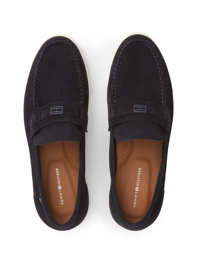 Tommy Hilfiger Loafer »LIGHT SUEDE FLAG HARDWARE LOAFER« Slipper, Schlupfschuh, mit modischem Zierriegel und Ziernähten