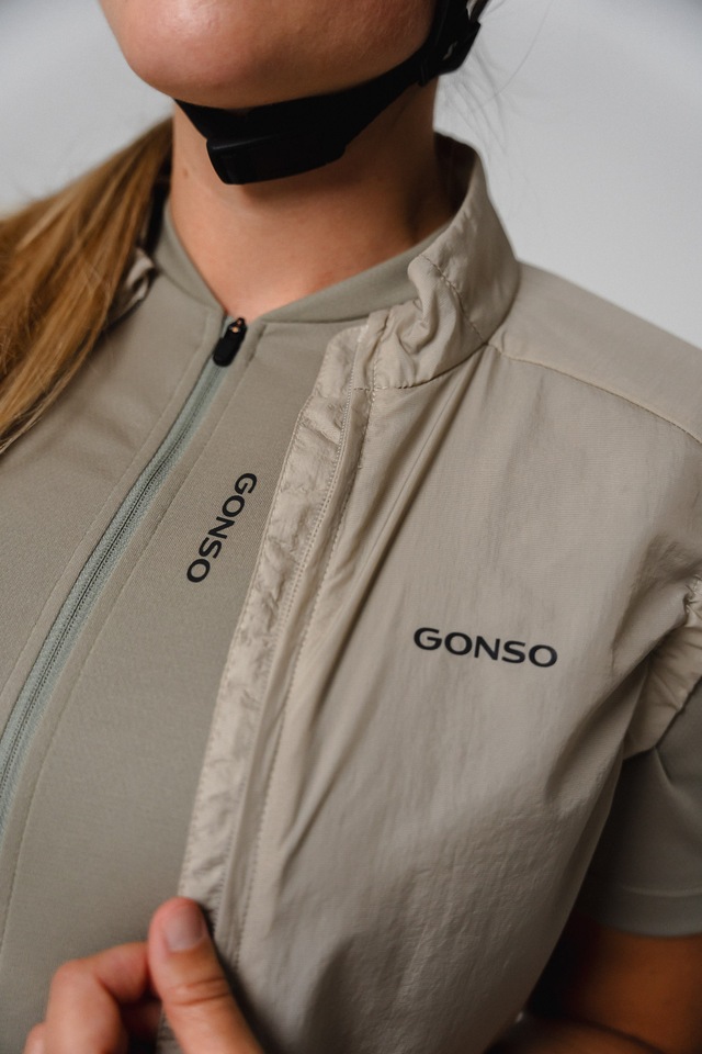 Gonso Funktionsweste »Adventure Vest Wind W« Damen Weste, leichte und winddichte Fahrradweste mit Rückentasche