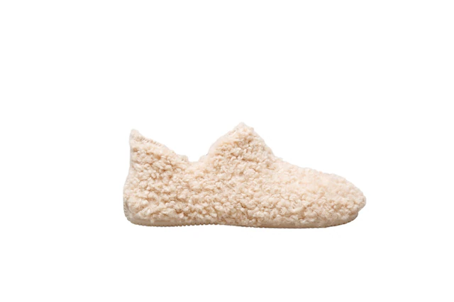 VERBENAS Hausschuh »YOI CURLY« Hüttenschuh, Homeslipper, Wohlfühlschuh mit Logo-Schriftzug