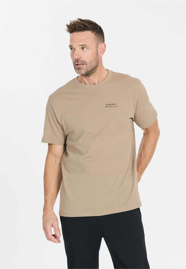 nou T-Shirt »Blanck« mit kleinem Print auf Brust