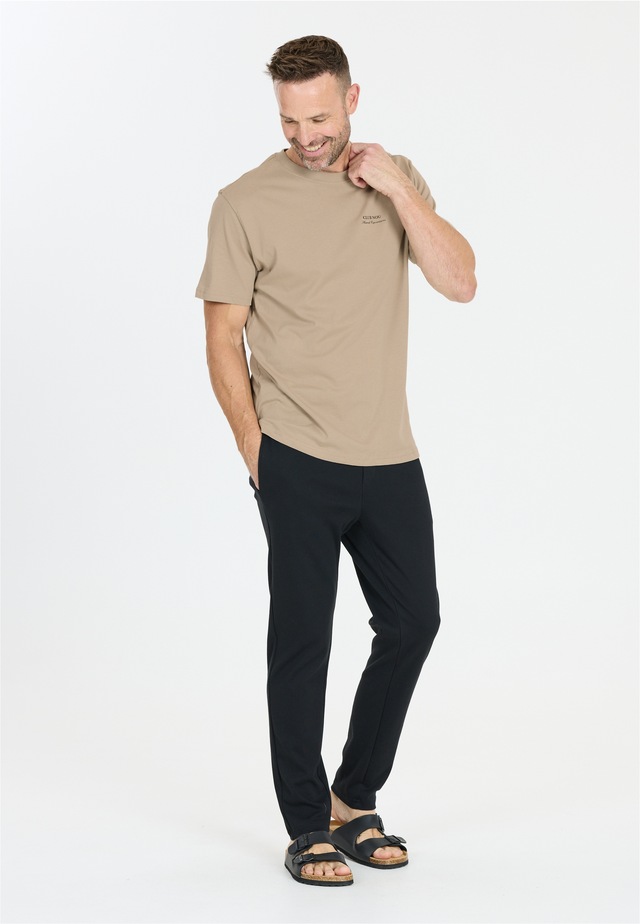 nou T-Shirt »Blanck« mit kleinem Print auf Brust