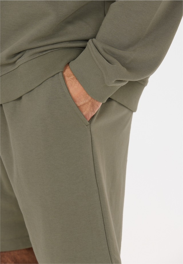 nou Shorts »Regester V2« im klassischen Design