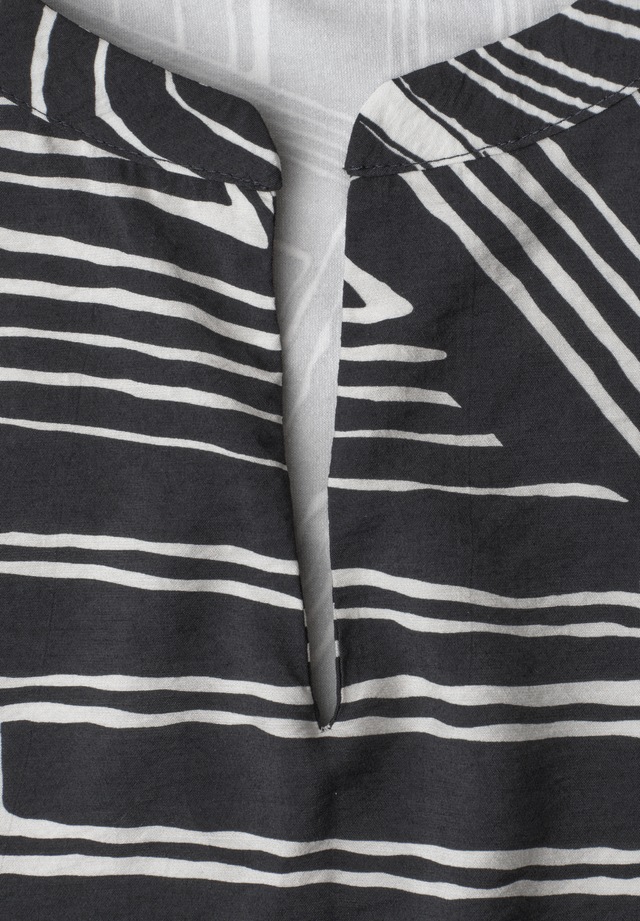 STREET ONE Kurzarmshirt Sommerbluse im Tunika-Look und mit grafischem Muster