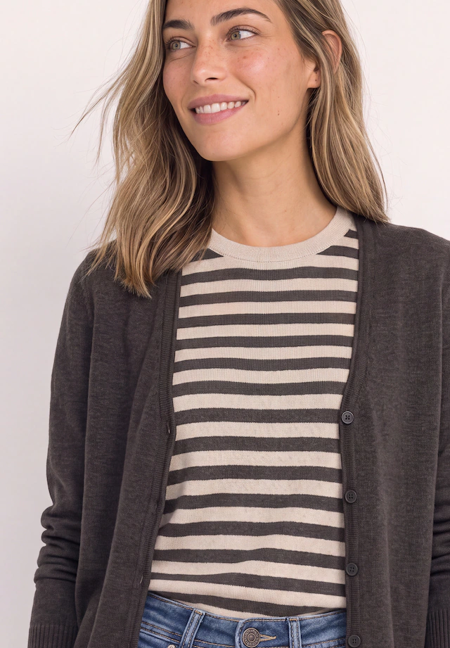 STREET ONE mit V-Neck und Knopfleiste