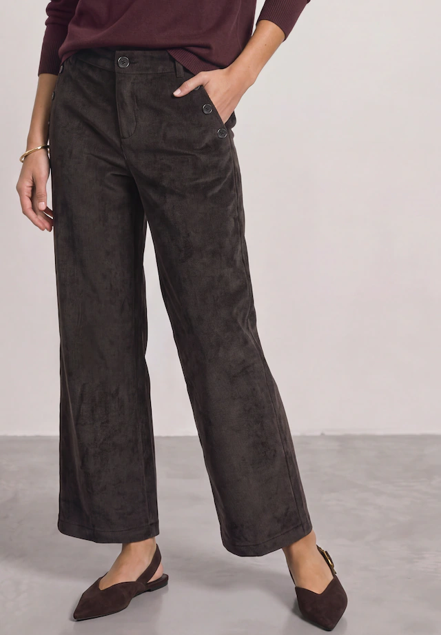 STREET ONE Cordhose »Style Amalia« Streight Leg mit Zierknöpfen