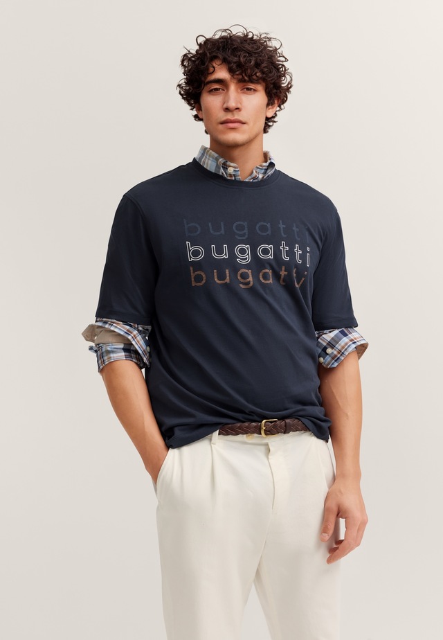 bugatti T-Shirt mit einem bugatti-Print