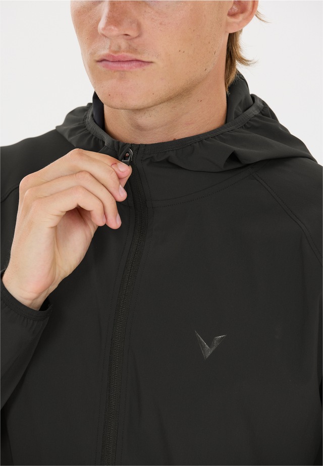 Virtus Trainingsjacke »Alonso V2« mit feuchtigkeitsregulierender Funktion