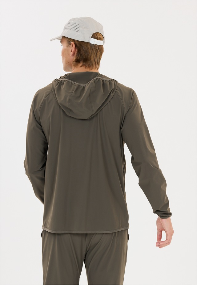 Virtus Trainingsjacke »Alonso V2« mit feuchtigkeitsregulierender Funktion