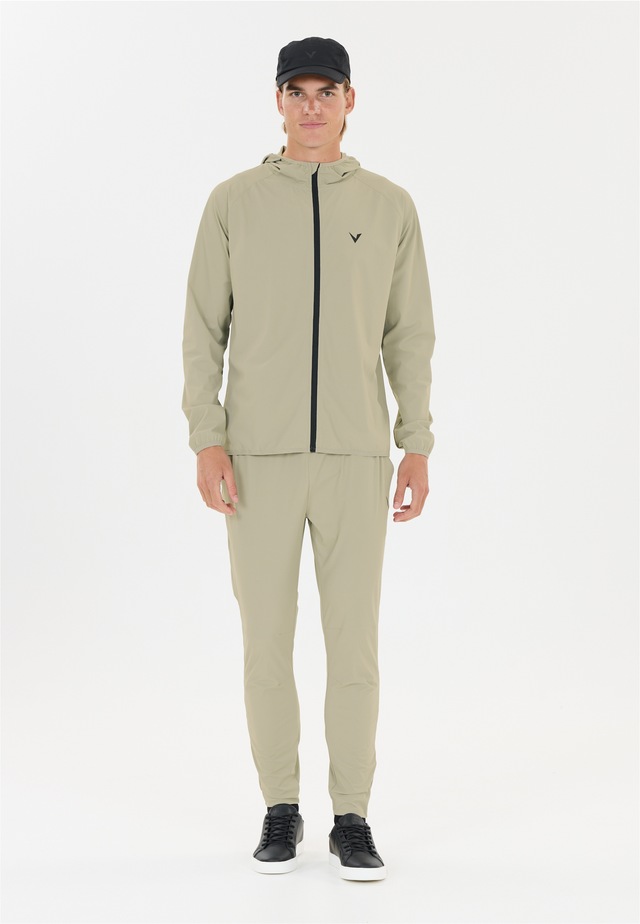 Virtus Trainingsjacke »Alonso V2« mit feuchtigkeitsregulierender Funktion