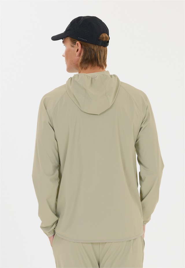 Virtus Trainingsjacke »Alonso V2« mit feuchtigkeitsregulierender Funktion