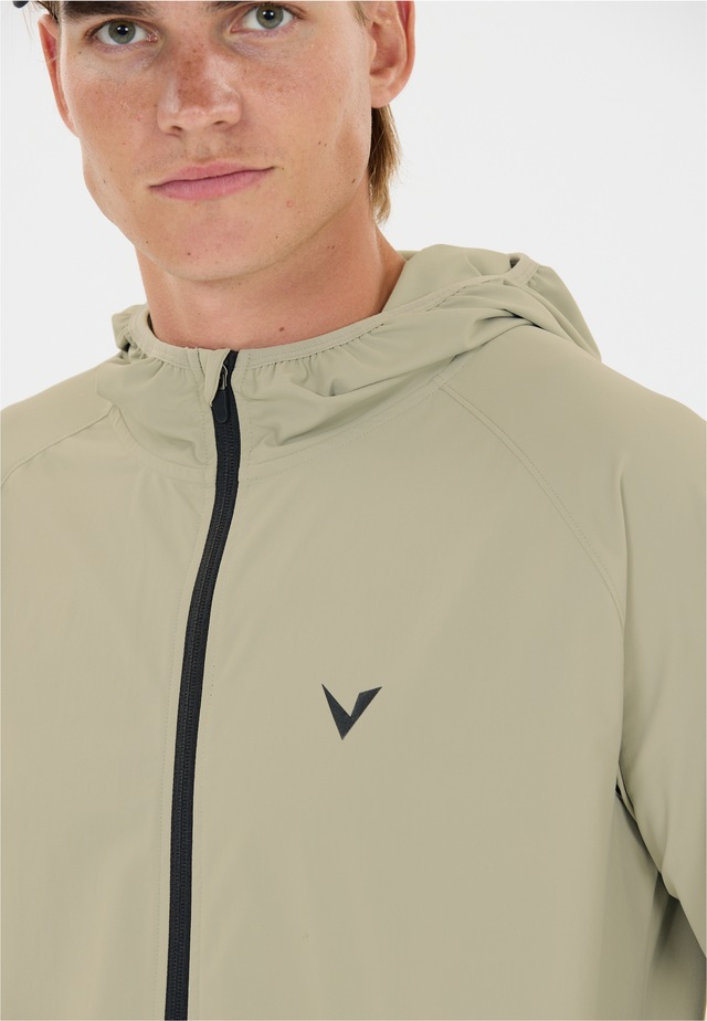Virtus Trainingsjacke »Alonso V2« mit feuchtigkeitsregulierender Funktion
