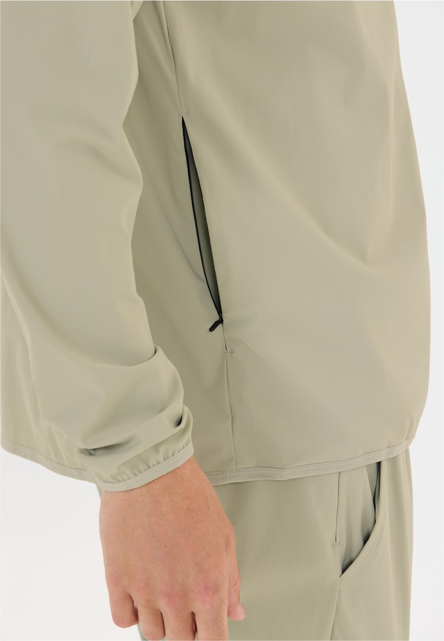 Virtus Trainingsjacke »Alonso V2« mit feuchtigkeitsregulierender Funktion