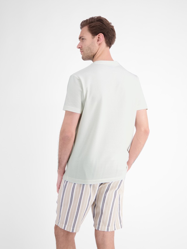 LERROS T-Shirt »T-Shirt in softer Seersucker-Qualität mit bequemem O-Neck«