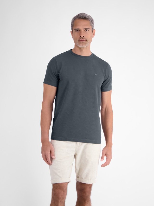 LERROS T-Shirt »T-Shirt in softer Seersucker-Qualität mit bequemem O-Neck«