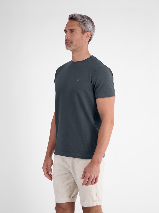 LERROS T-Shirt »T-Shirt in softer Seersucker-Qualität mit bequemem O-Neck«