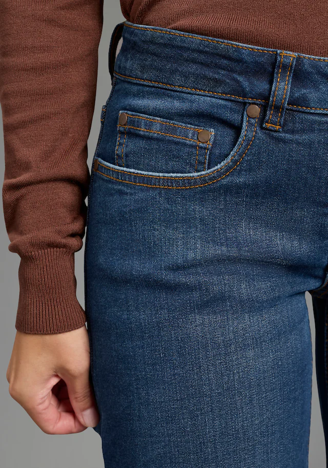 Arizona Weite Jeans »mit modischem Beinverlauf« mit geradem Beinverlauf, knöchellange Schnittform, normale Leibhöhe