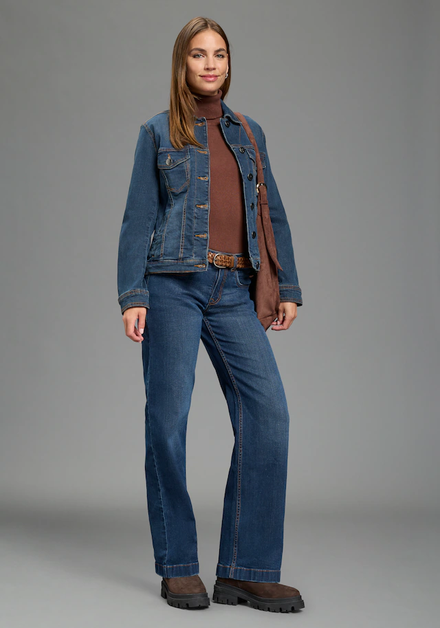 Arizona Weite Jeans »mit modischem Beinverlauf« mit geradem Beinverlauf, knöchellange Schnittform, normale Leibhöhe