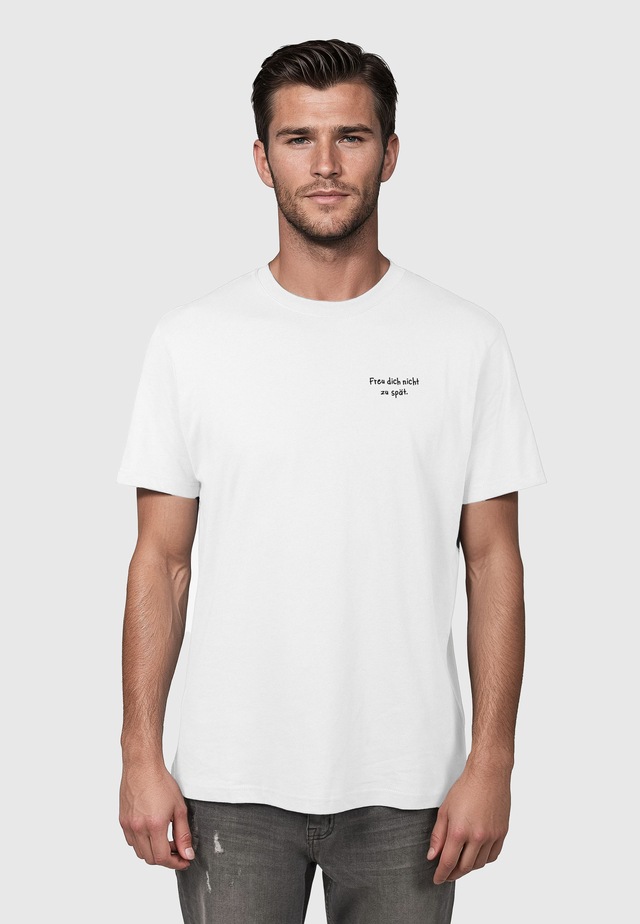 Kleinigkeit T-Shirt »Kleinigkeit Bois Straightcut Shört Freu Dich« 1