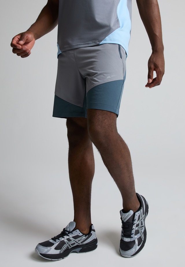 Monterrain Trainingsshorts »Monterrain VAULT WOVEN SHORT«
