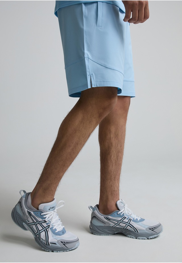 Monterrain Trainingsshorts »Monterrain FORM WOVEN RUNNING SHORT«