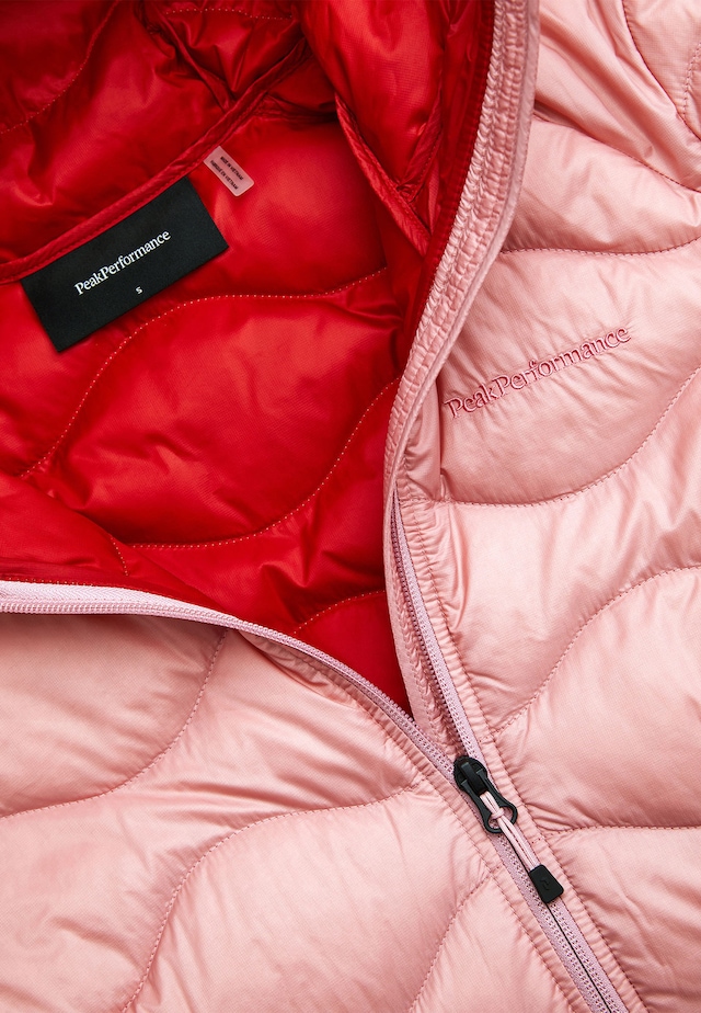 Peak Performance Steppjacke »W Helium Down Hood Jacket« mit sportivem Design