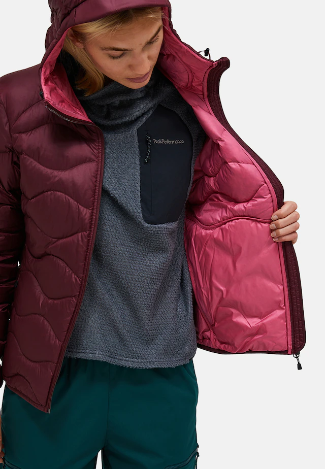 Peak Performance Steppjacke »W Helium Down Hood Jacket« mit sportivem Design