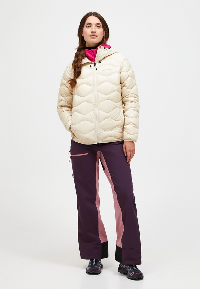 Peak Performance Steppjacke »W Helium Down Hood Jacket« mit sportivem Design