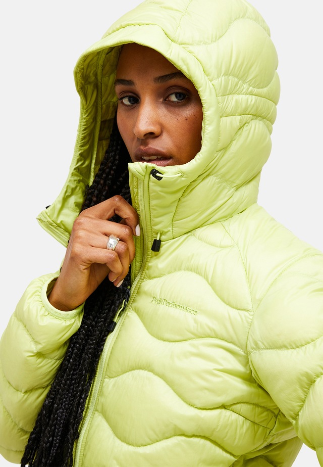 Peak Performance Steppjacke »W Helium Down Hood Jacket« mit sportivem Design