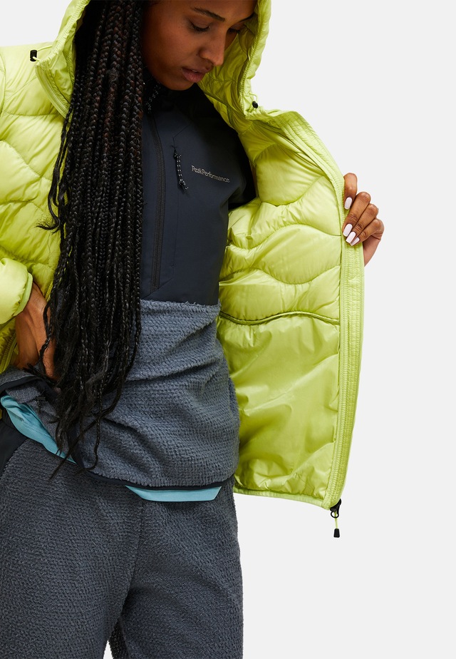 Peak Performance Steppjacke »W Helium Down Hood Jacket« mit sportivem Design