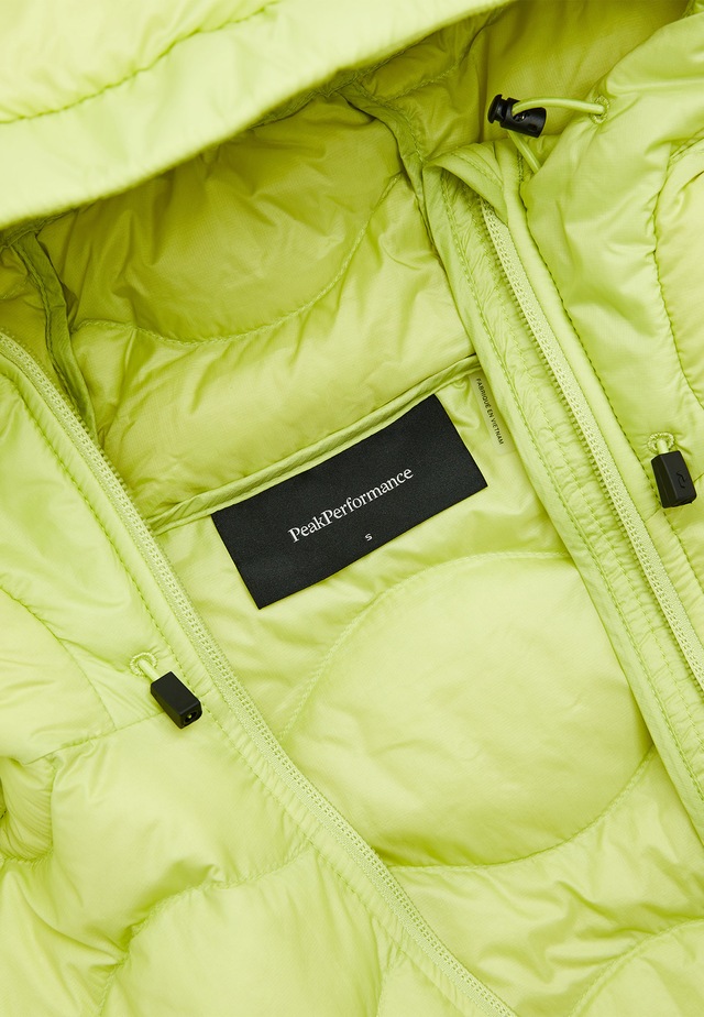 Peak Performance Steppjacke »W Helium Down Hood Jacket« mit sportivem Design