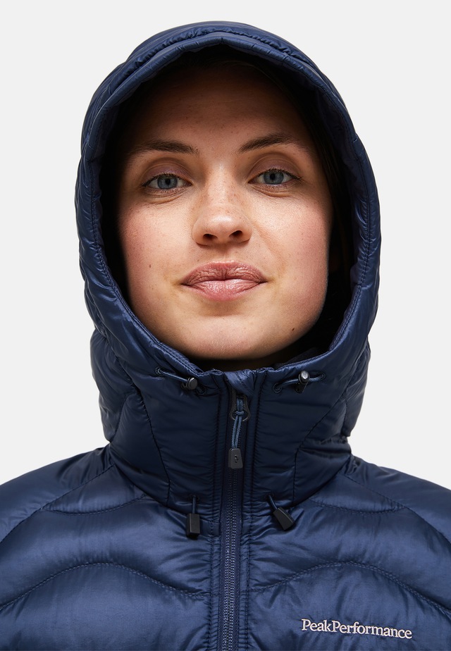 Peak Performance Steppjacke »W Helium Down Hood Jacket« mit sportivem Design