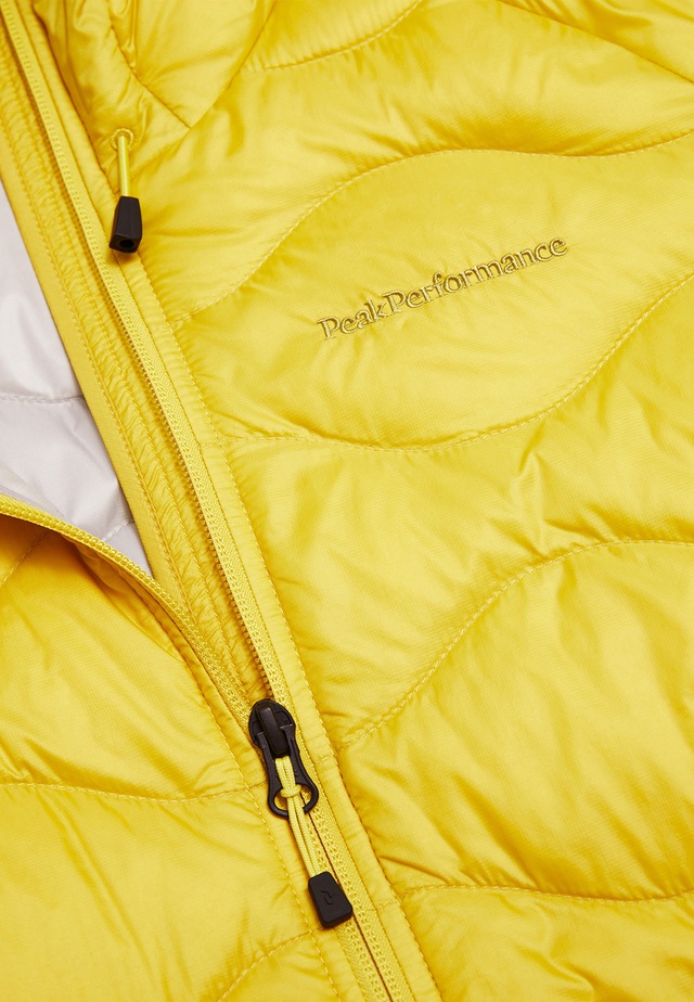 Peak Performance Steppjacke »W Helium Down Hood Jacket« mit sportivem Design
