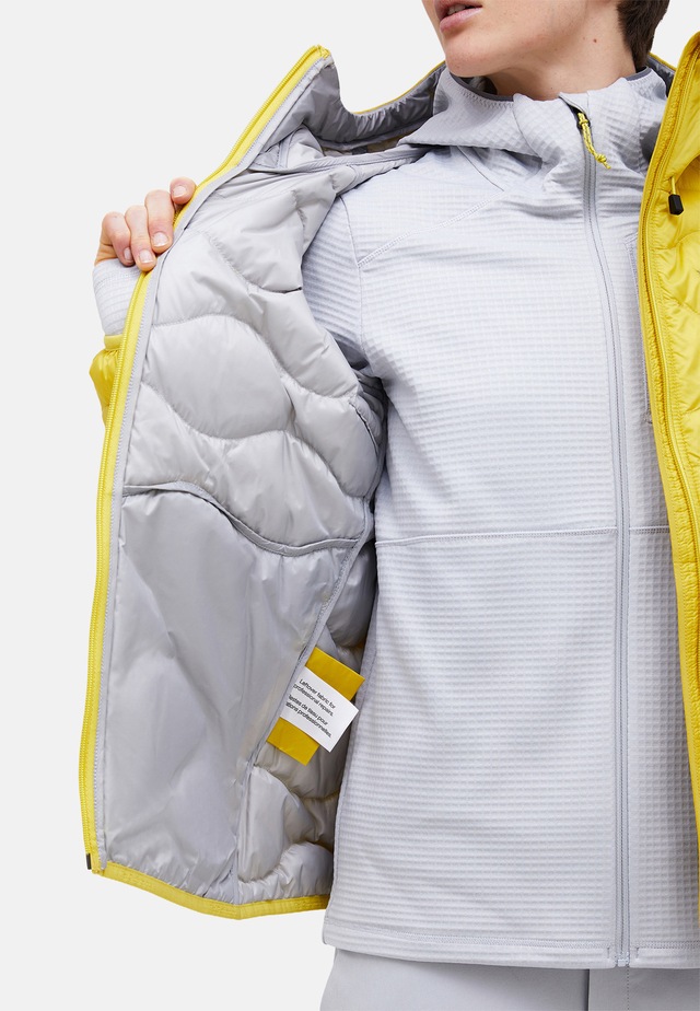 Peak Performance Steppjacke »W Helium Down Hood Jacket« mit sportivem Design