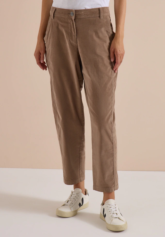 Cecil Cordhose in Cord-Optik