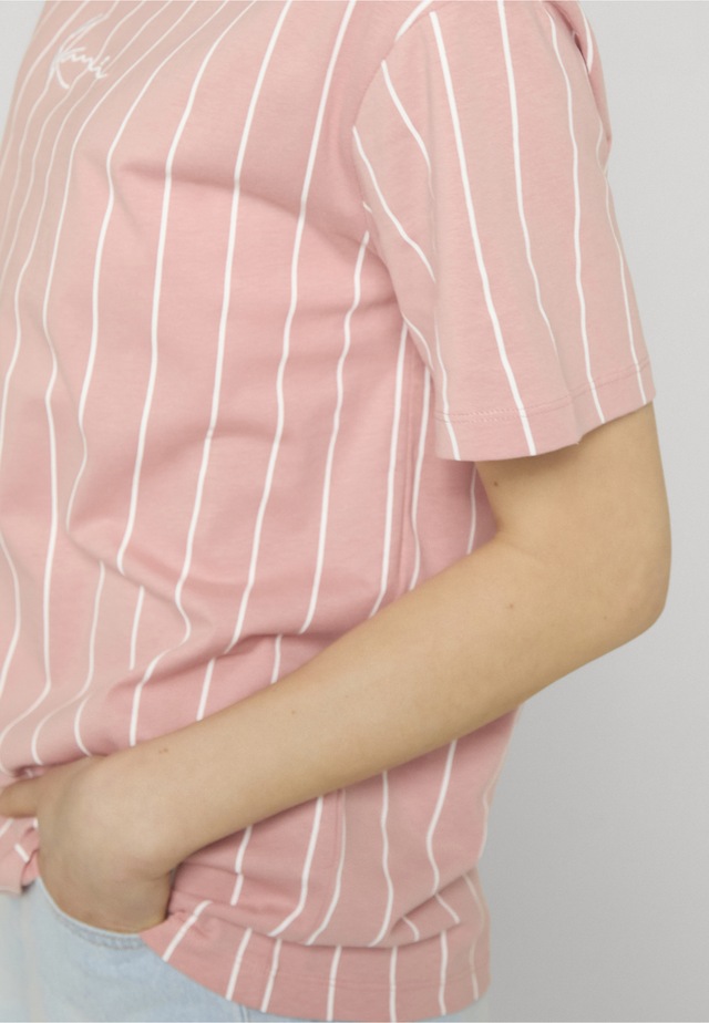 Karl Kani T-Shirt »Karl Kani Small Signature Essential Pinstripe OS Tee« 1