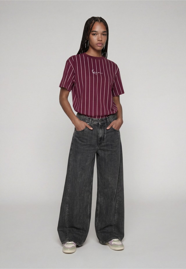 Karl Kani T-Shirt »Karl Kani Small Signature Essential Pinstripe OS Tee« 1