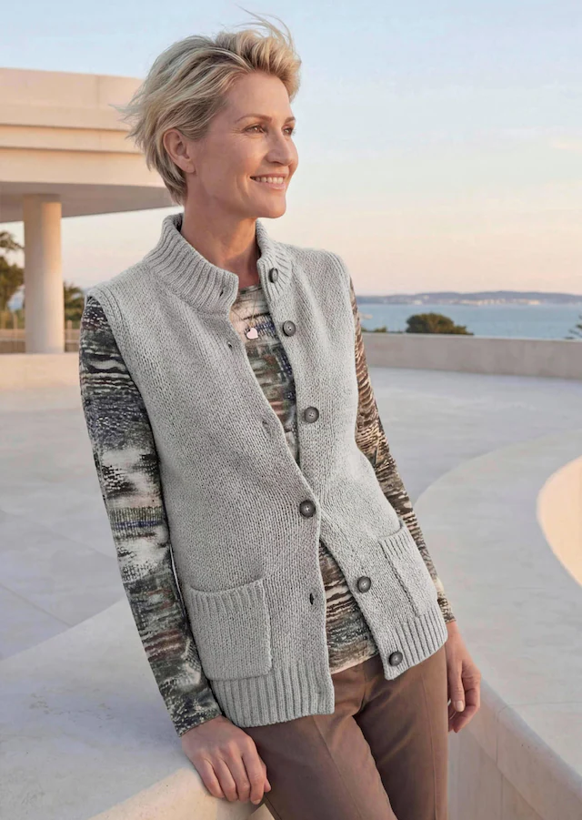 GOLDNER Strickjacke »Kurzgröße Strickweste mit Knopfleiste« aufgesetze Taschen