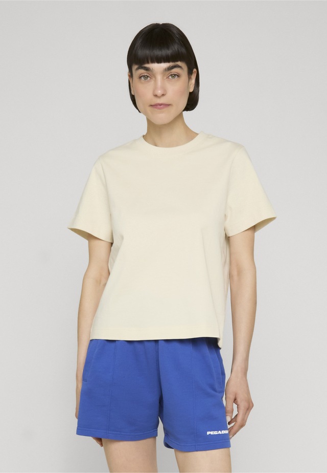 URBAN CLASSICS T-Shirt »Urban Classics Ladies Basic Boxy Tee« 1