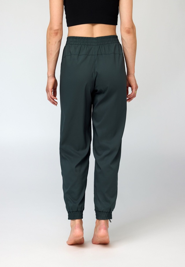 GIRLFRIEND COLLECTIVE Trekkinghose »Girlfriend Collective Summit Track Pant«