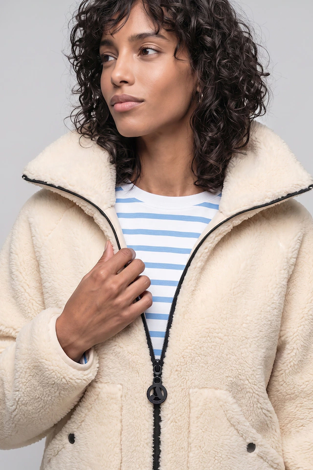 Alife & Kickin Fellimitatjacke »Damen SariaAK T Übergangsjacke, Jacke« Dichter Teddyfleece, hoher Stehkragen, zwei aufgesetzte Taschen